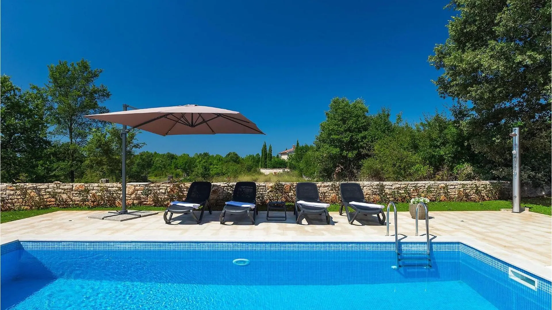 פורץ Villa Botanica Istria 0*,